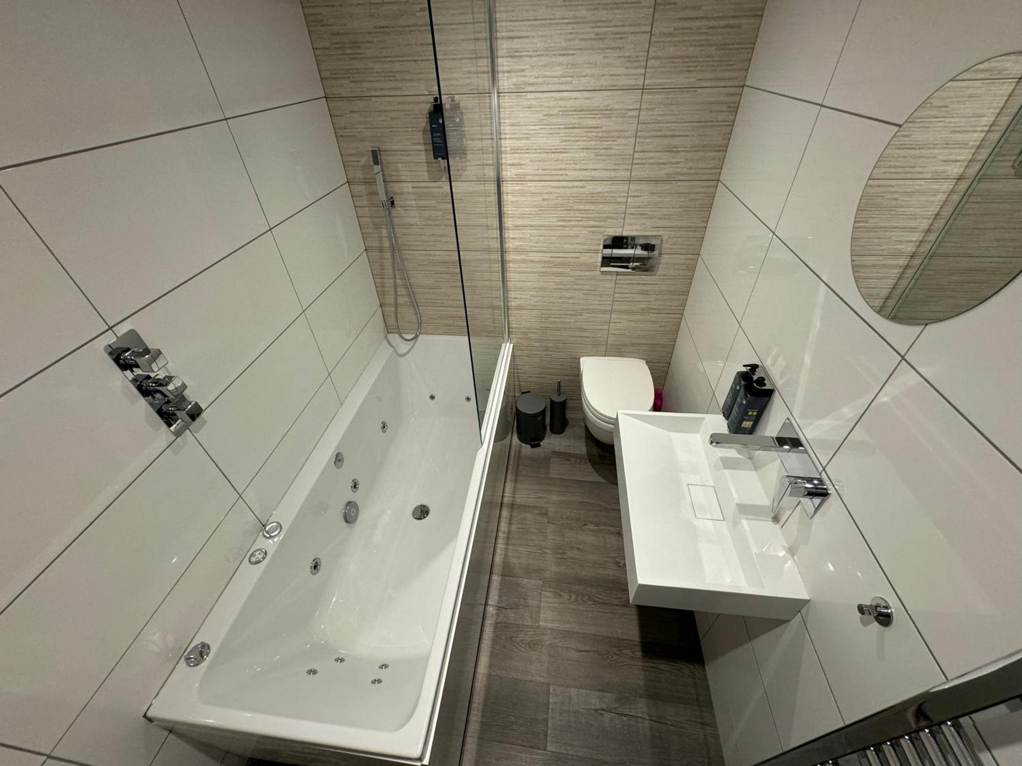 Southgate Luxury Apartments Elland Exterior photo