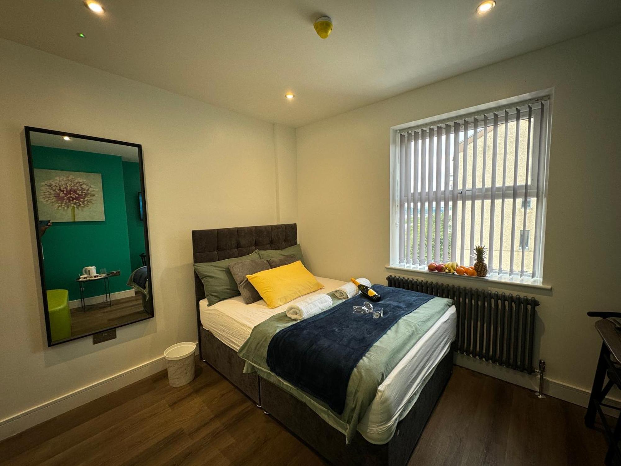 Southgate Luxury Apartments Elland Exterior photo