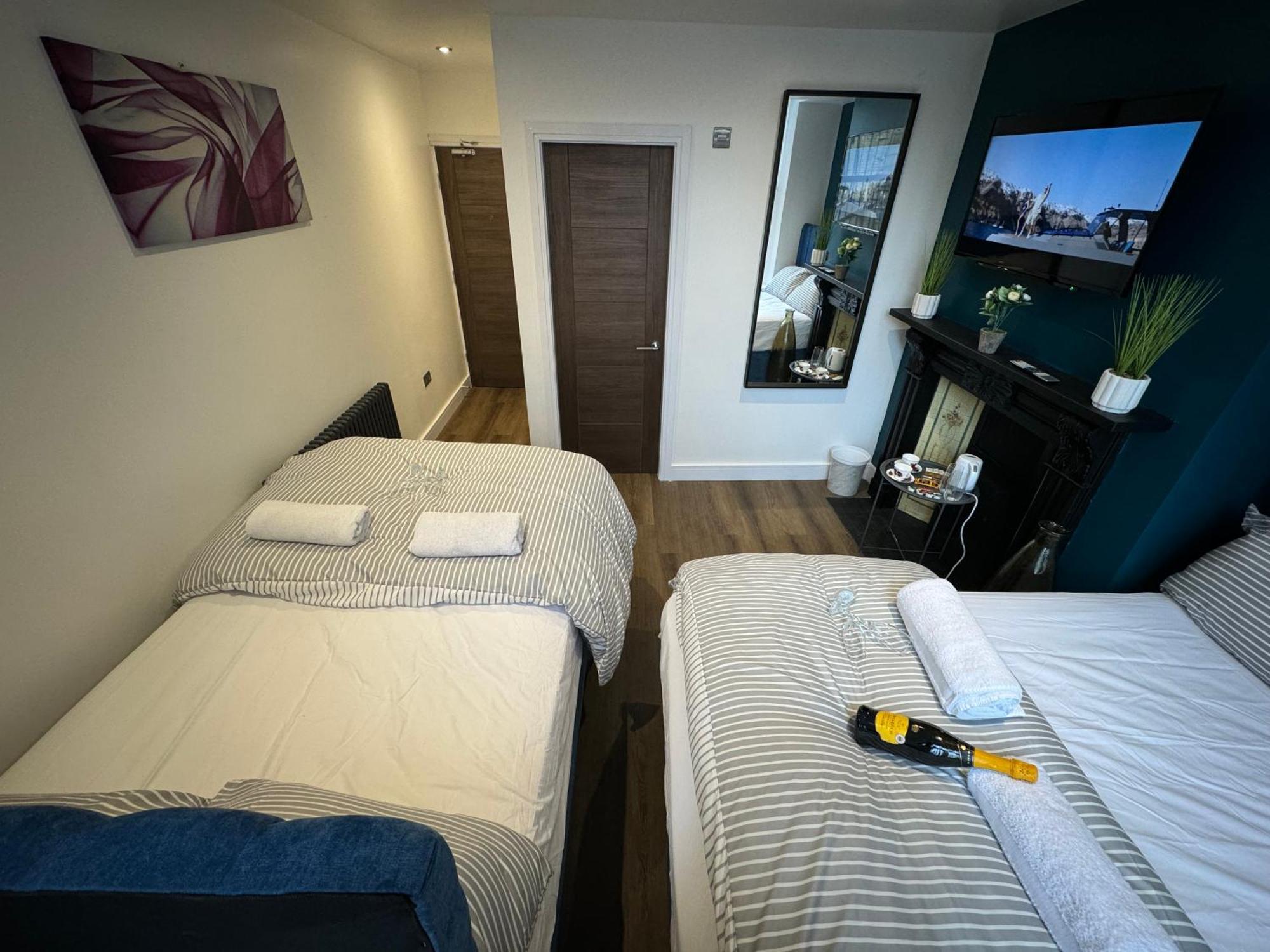 Southgate Luxury Apartments Elland Exterior photo